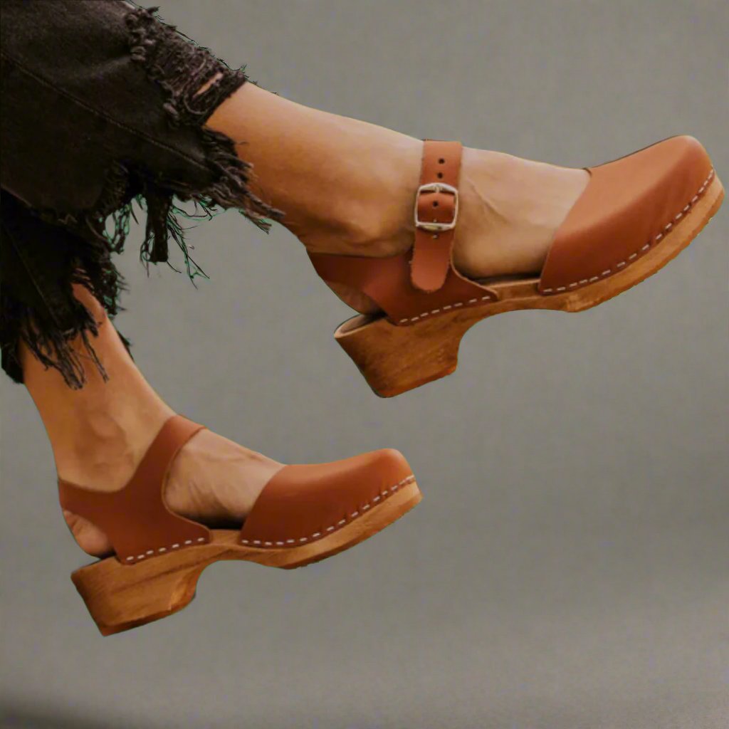 Women's Closed Toe Platform Clogs with Ankle Strap