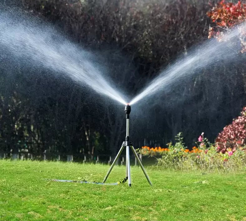 360° Garden Sprinkler - Efficient & Durable