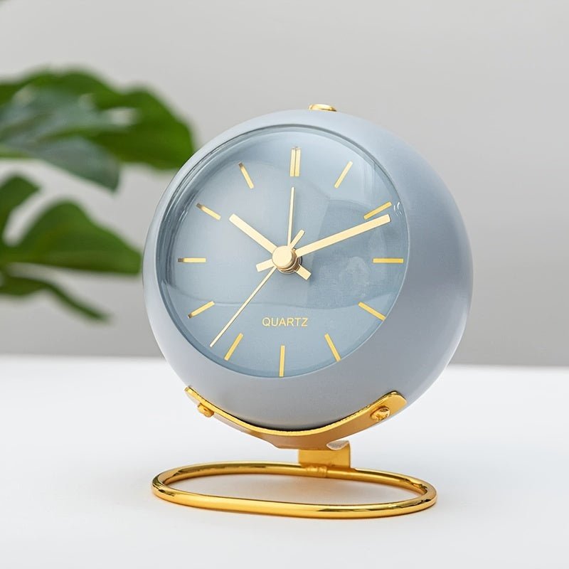 Retro Silent Alarm Clock – Vintage Metal Analog Clock with Night Light