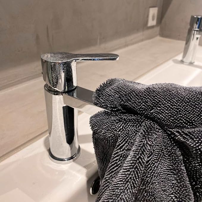 Ultra-Absorbent Microfiber Cloth for Streak-Free Drying