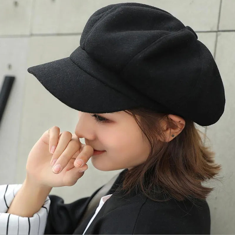 Vintage-Style Newsboy Cap for Winter Comfort