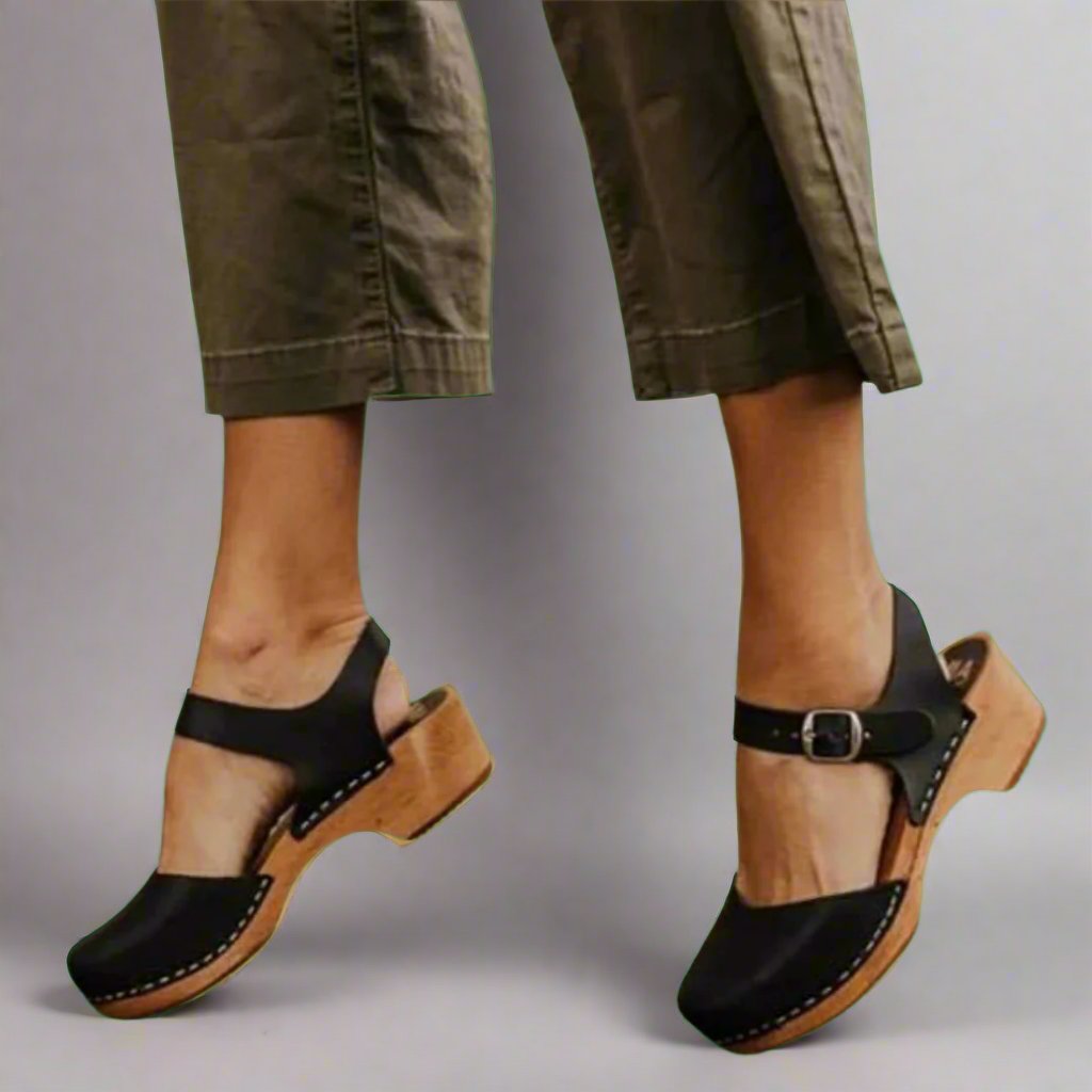 Women's Closed Toe Platform Clogs with Ankle Strap