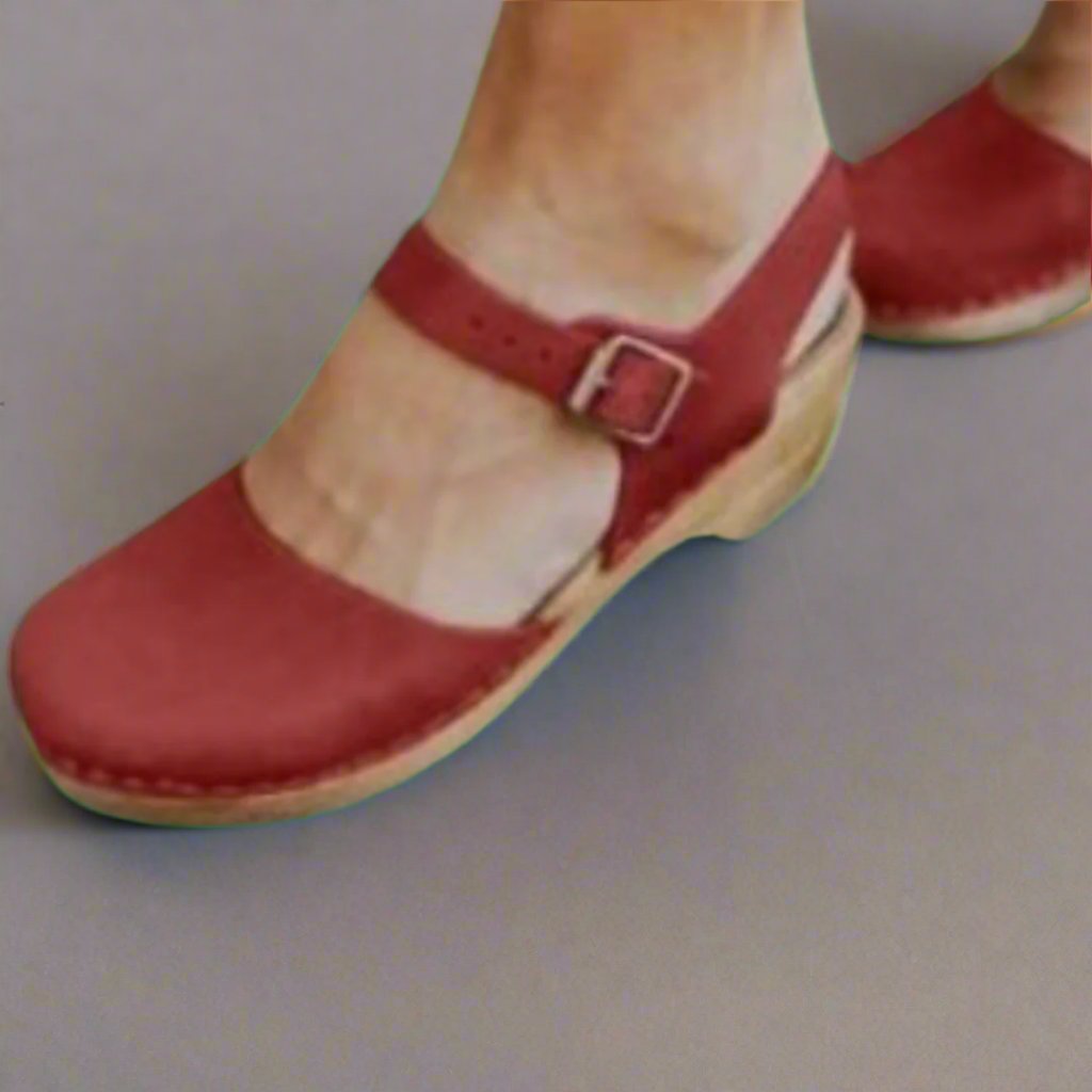 Women's Closed Toe Platform Clogs with Ankle Strap