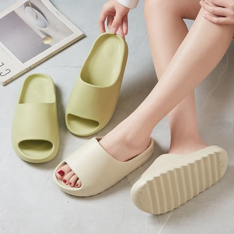 Women's Comfort Slippers - Soft & Stylish Cloud Slides